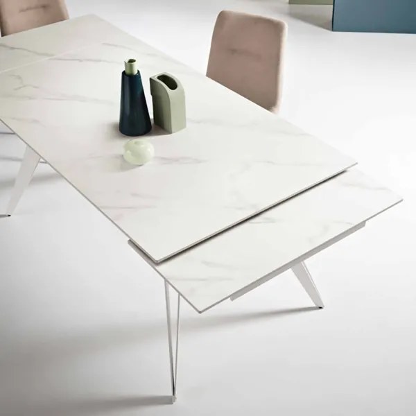Tavolo allungabile 240 cm THOR con base metallo e piano effetto Marmo Bianco