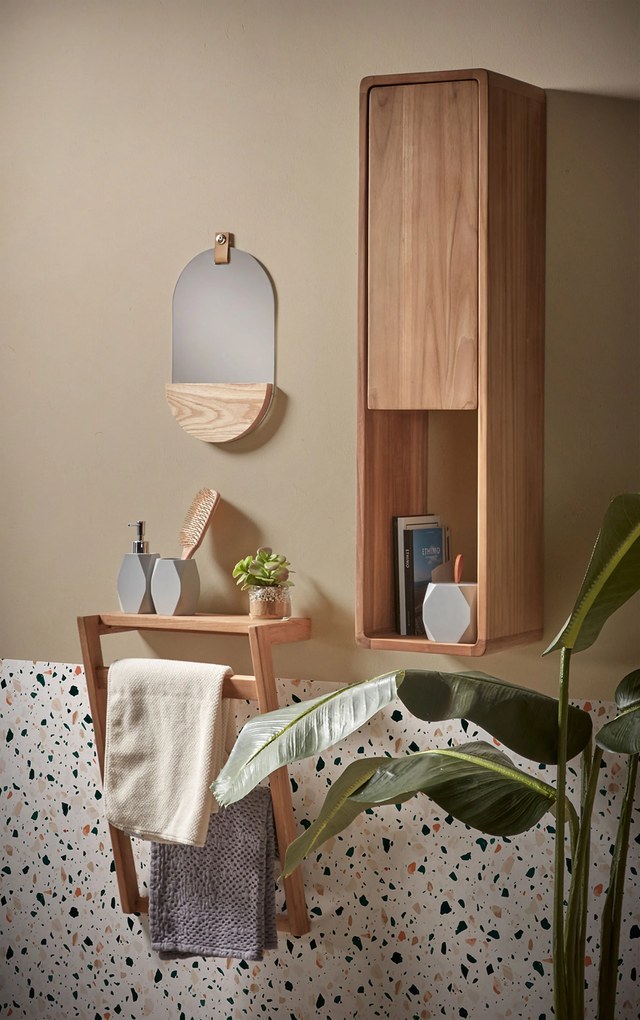 Kave Home - Porta asciugamani da parete Kuveni in legno massiccio di teca 40 x 63 cm