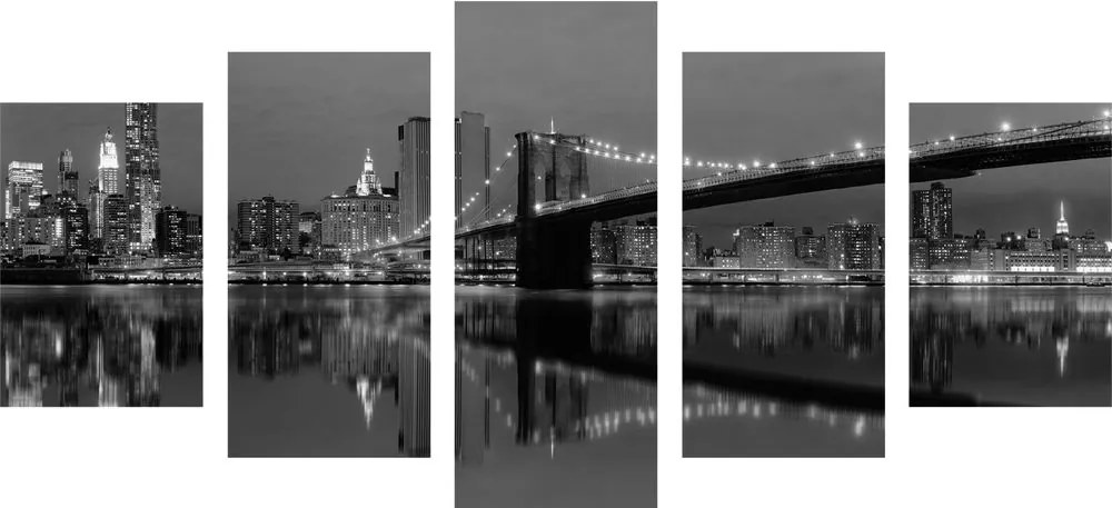 Quadri 5 pezzi – Riflesso di Manhattan nell'acqua in bianco e nero