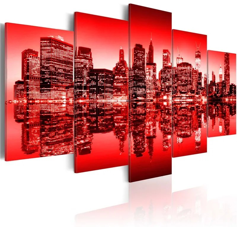 Quadro  Bagliore rosso sopra New York: 5 pezzi  Colore Rosso, Dimensioni e Misure 100x50