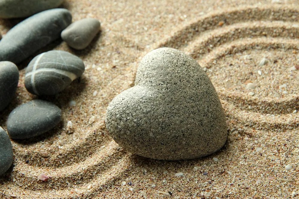 Carta da parati autoadesiva – Pietra Zen a forma di cuore