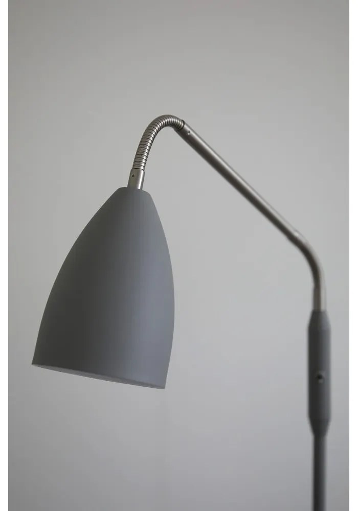 Lampada da terra LED grigia con paralume in metallo e intensità regolabile (altezza totale 140 cm) Patro – Markslöjd