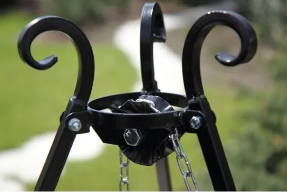 Barbecue Artigianale Con Braciere In Ferro E Griglia Sospesa Su Treppiede Indiana 80 Cm Cook King