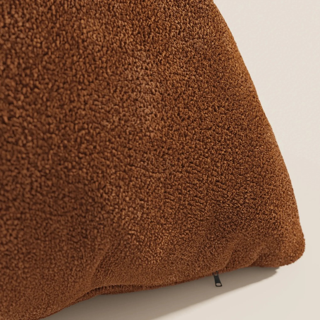 Favola cuscino disponibile in diversi colori realizzato in morbido bouclé impermeabile e smacchiabile T21.