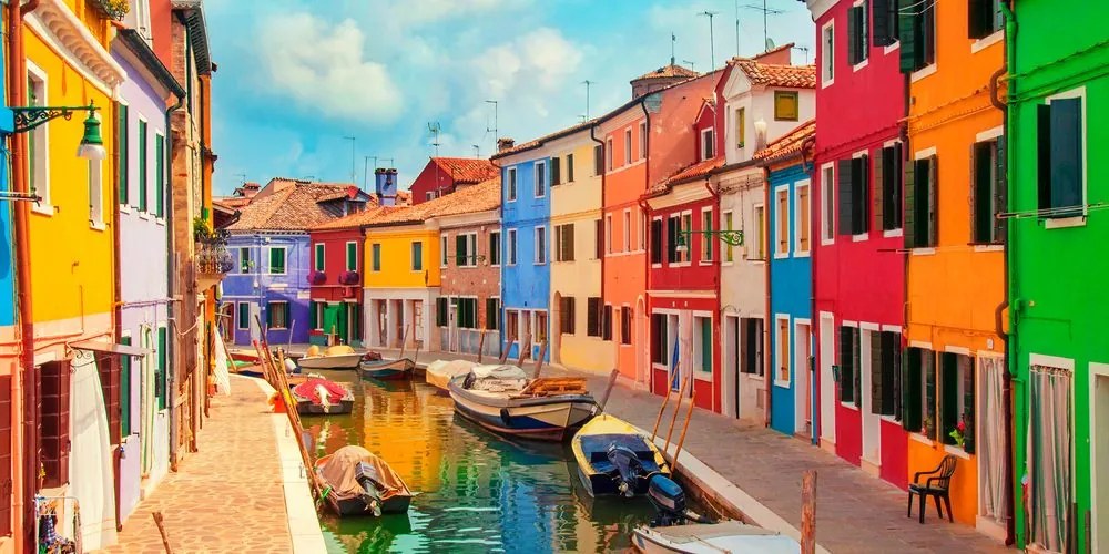 Stampa su tela – Case pastello in città