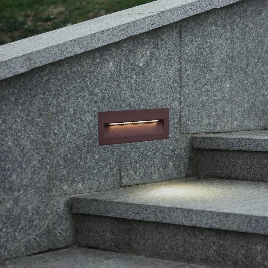 Lucande Applique a LED da incasso Loya, 23 x 8 cm, ruggine, IP54 Loya, Marrone / Ruggine, Alluminio, Moderno, Applique da esterni