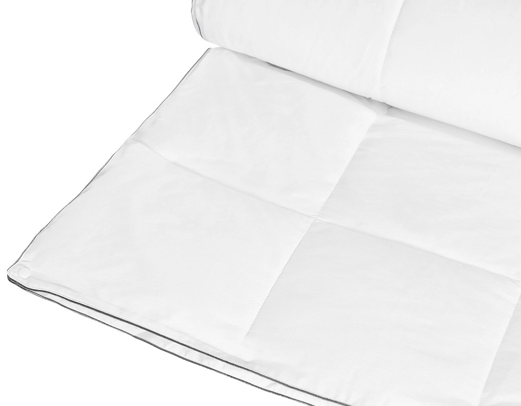Piumino matrimoniale doppio strato 4 stagioni 220 x 240 cm NUPTSE Beliani