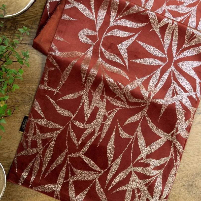 Tovaglia centrale in velluto con stampa rosso mattone Larghezza: 35 cm | Lunghezza: 220 cm