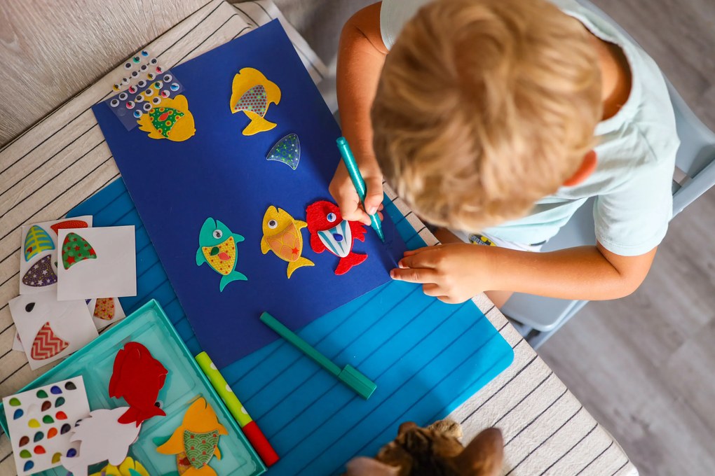 Gioco con adesivi - amiamo il pesce