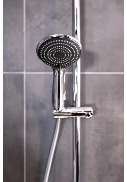 WENKO 23992100 - Soffione doccia Sistema di risparmio idrico 9,5x9,5 cm cromo lucido/grigio