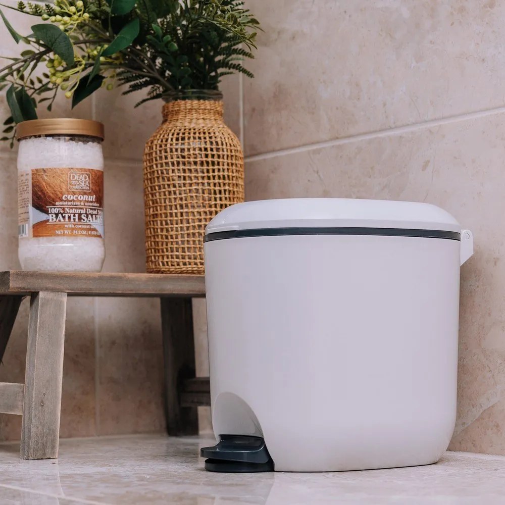 Cestino per la spazzatura in plastica bianco con pedale 3,5 l – Addis