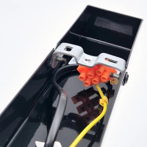 Applique ASTRID 1xE27/60W/230V nero lucido