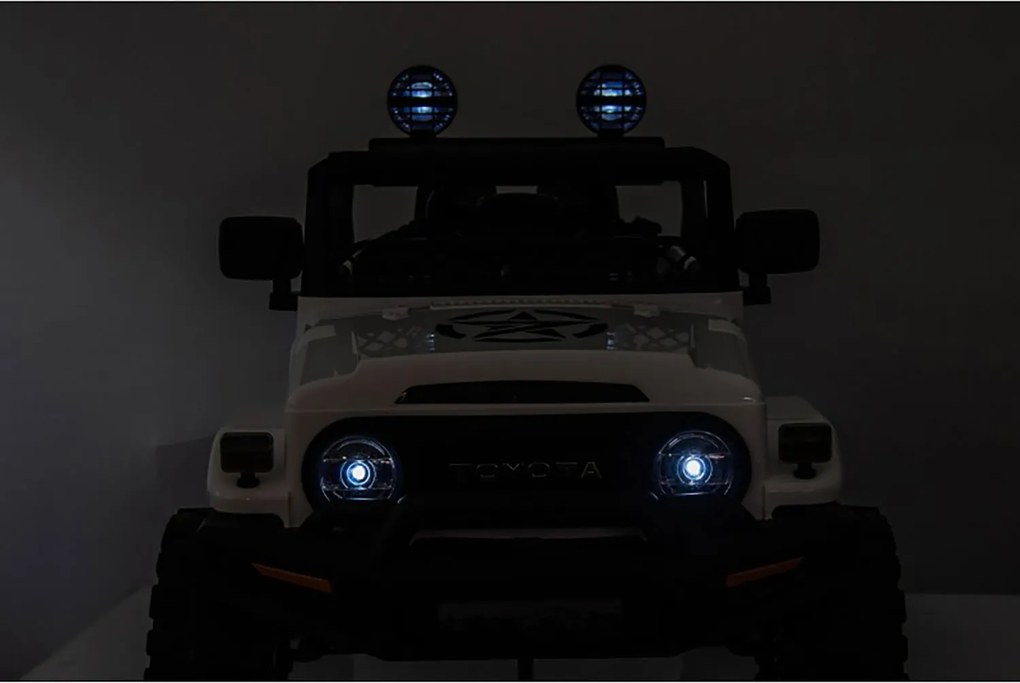 Macchina Elettrica per Bambini Fuoristrada Toyota Fj Cruiser 12V Telecomando Ruote in Gomma e Sedile in Pelle Bianco...