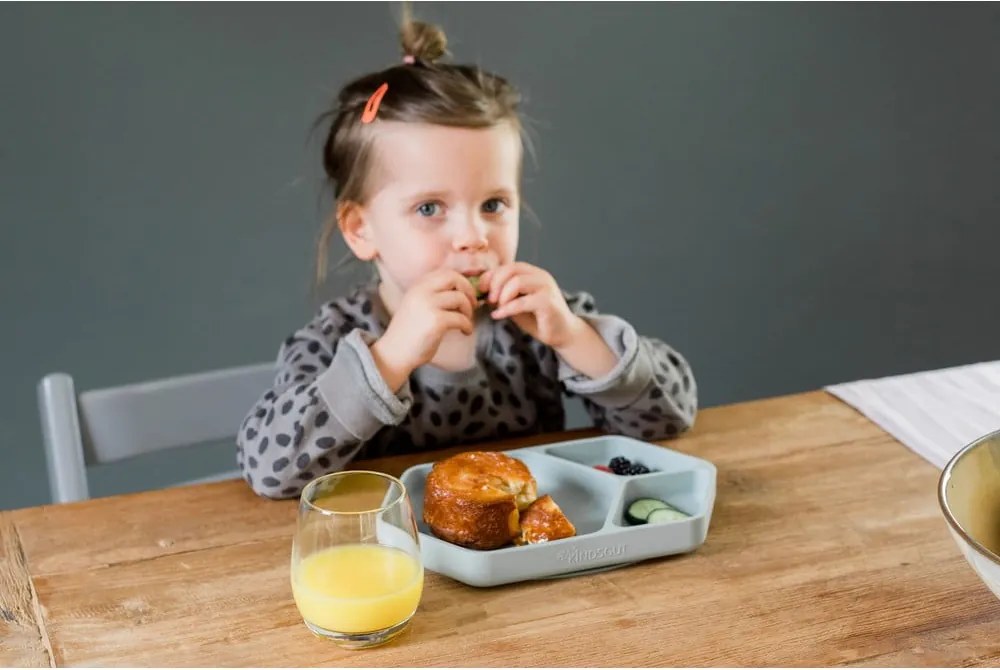 Piatto per bambini blu in silicone 16x25 cm – Kindsgut