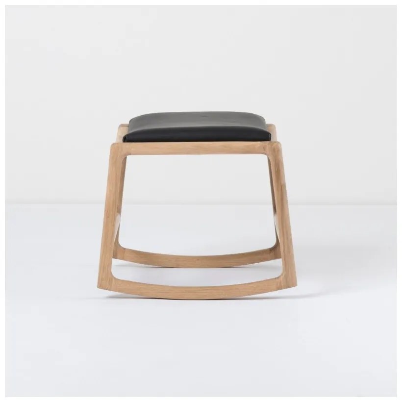 Pouf con struttura in rovere massiccio e dettagli in pelle di bufalo nero Dedo - Gazzda