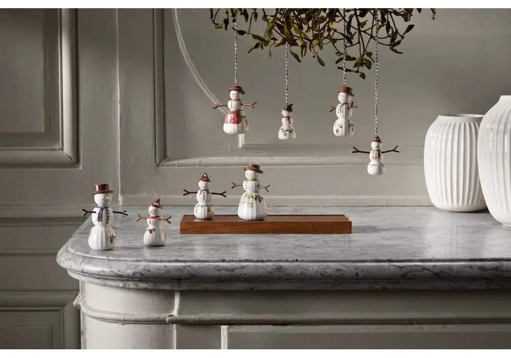 Statuetta natalizia in porcellana (altezza totale 9 cm) Hammershøi Snowwife – Kähler Design