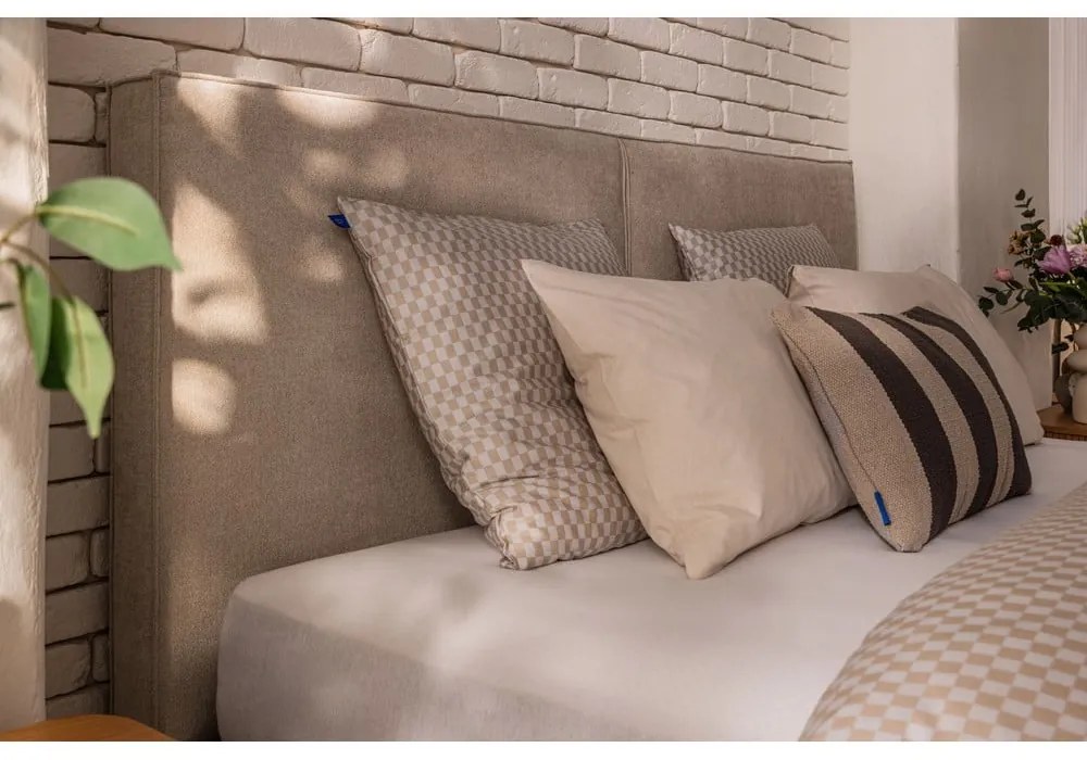 Letto matrimoniale imbottito beige con contenitore e rete inclusi 180x200 cm Thessa Bold – Bonami Selection