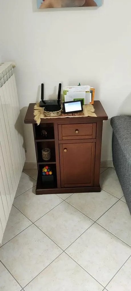 Mobiletto porta oggetti arte povera in legno massello noce lucido
