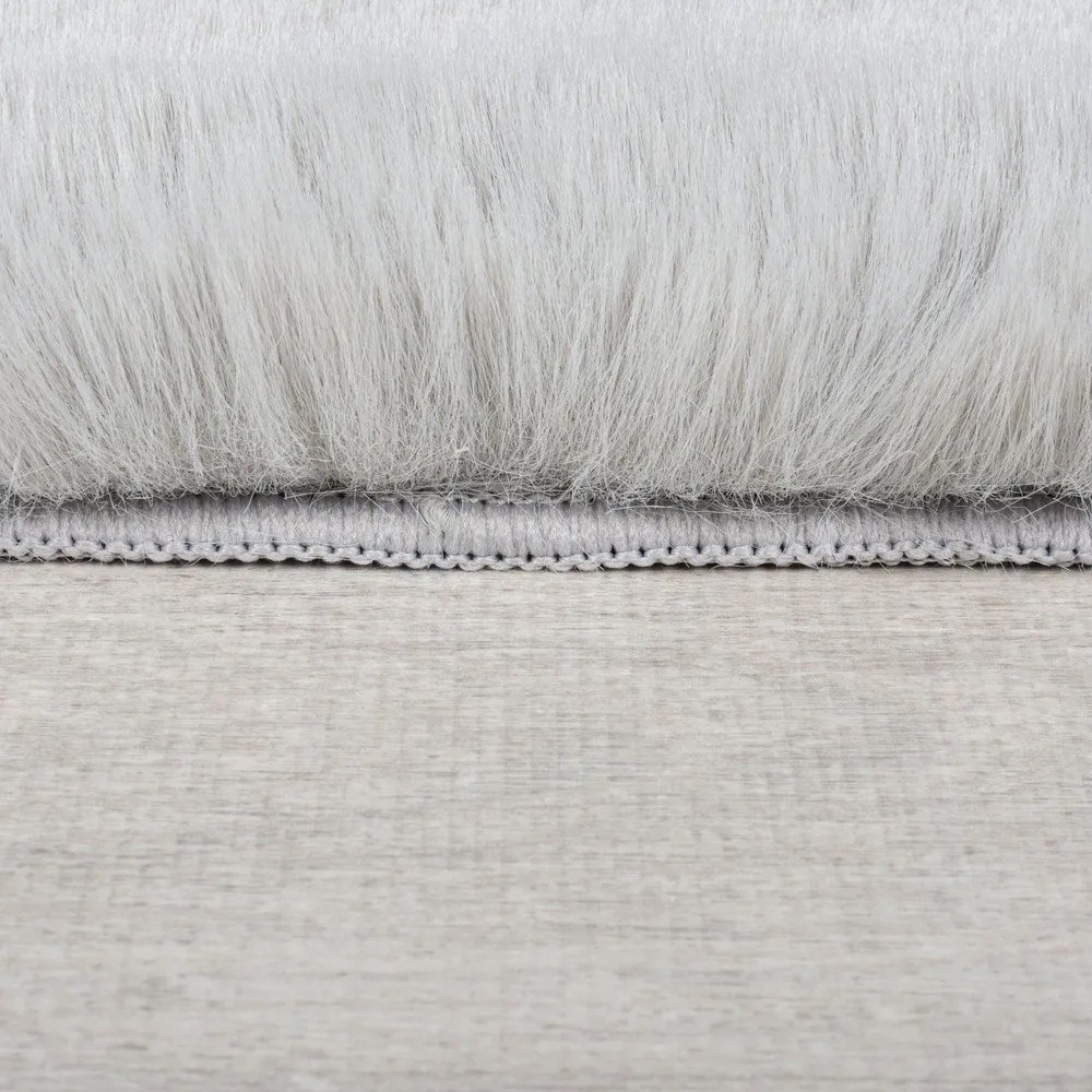Tappeto in pelliccia sintetica grigio chiaro 200x290 cm Ivy Luxury Fur - Flair Rugs