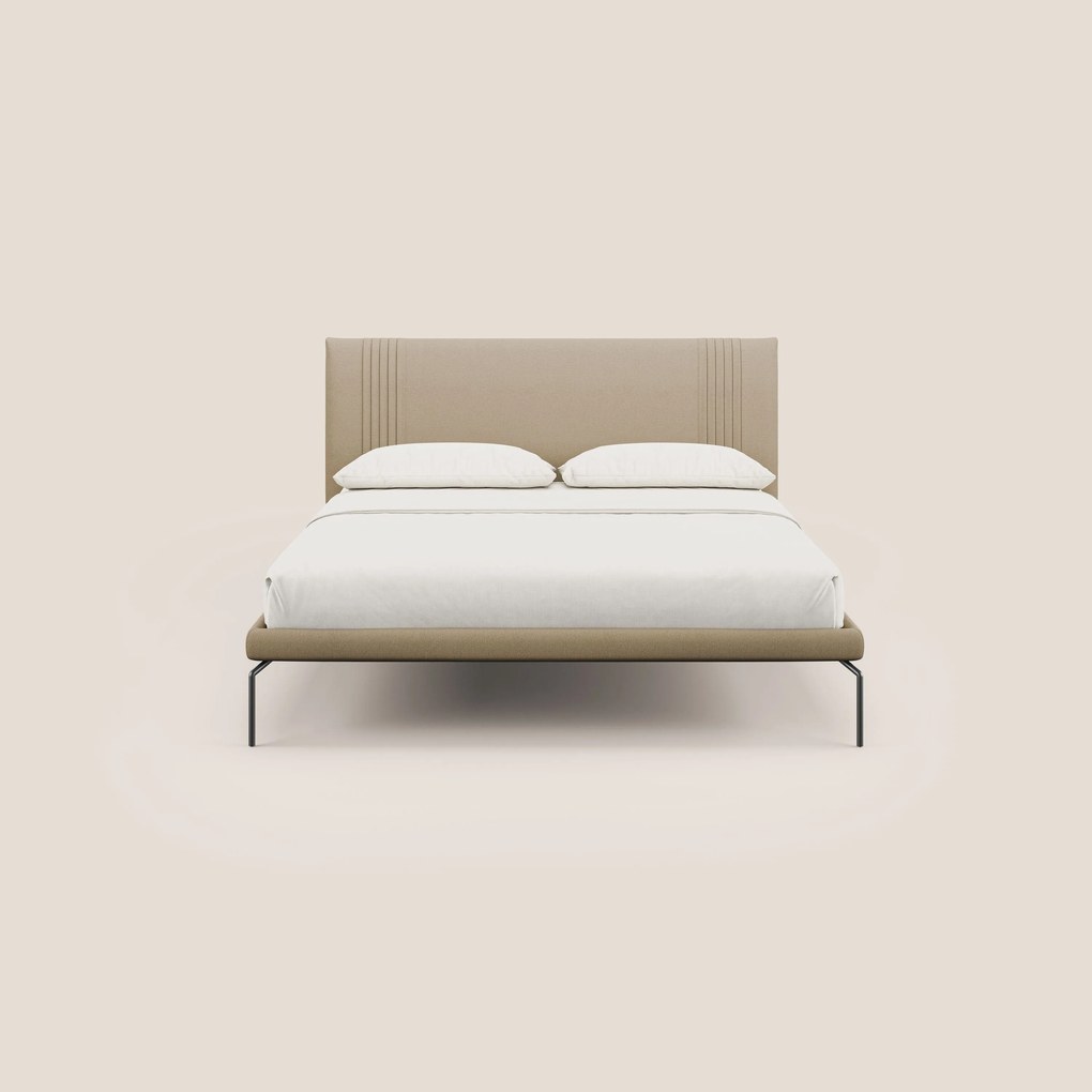Finn letto imbottito con piedi alti in metallo in tessuto smacchiabile T05 beige