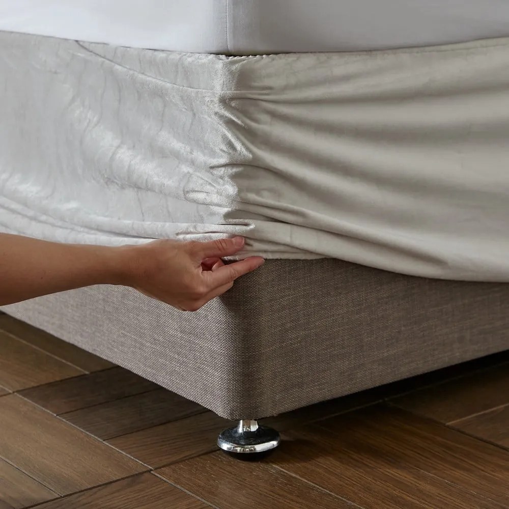 Coprirete in velluto elasticizzato crema 152x198 cm Kingsley - Catherine Lansfield