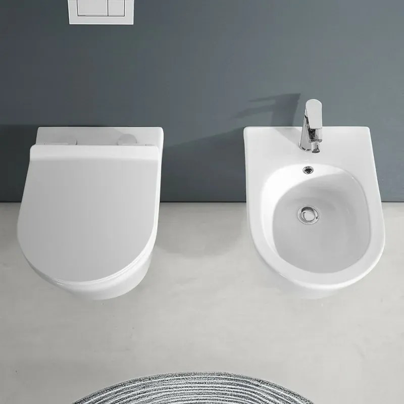 Wc sospeso bianco design tondo in ceramica con scarico Rimless Ukra