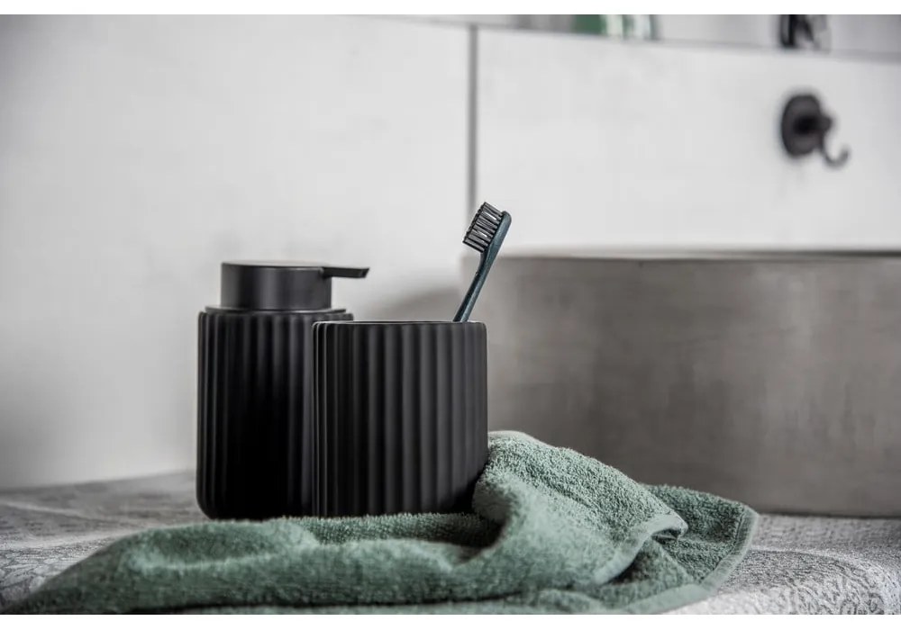 Dosatore di sapone in ceramica nera Belluno - Wenko