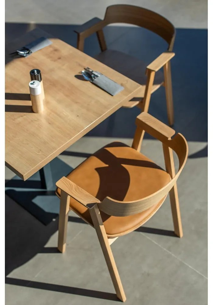 Sedia da pranzo marrone/di colore naturale in pelle con braccioli Flip – Gazzda