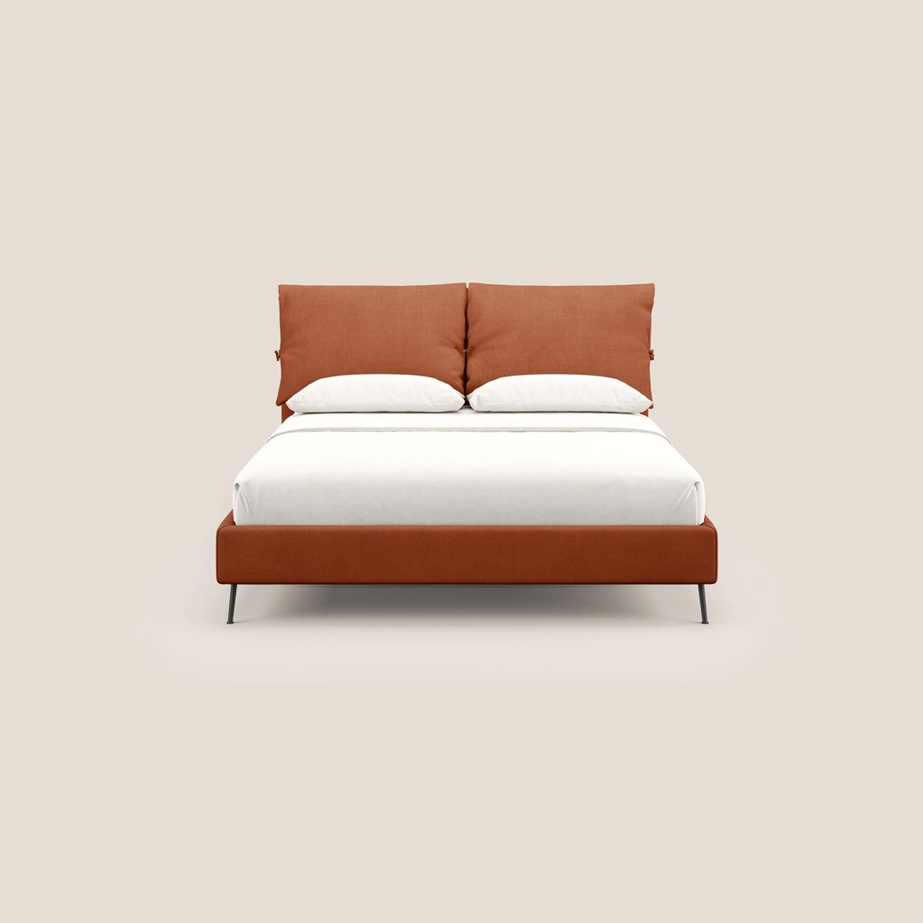 Artemisia letto imbottito con piedini alti sfoderabile in tessuto smacchiabile T17 arancio