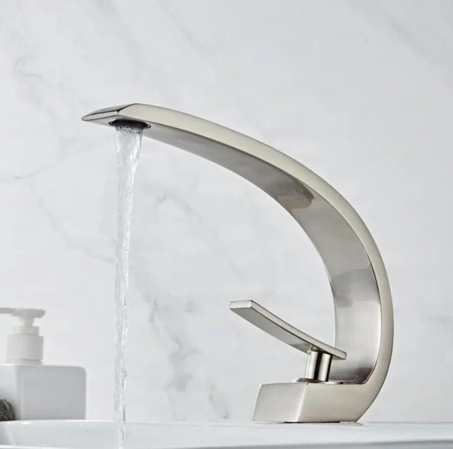GB1424-zs: Rubinetto per lavabo EYN GB1424 con LED in più finiture, tra cui oro e nero opaco — Nero