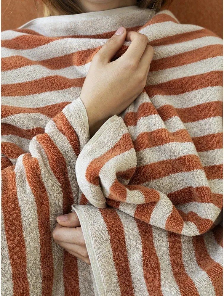 Asciugamano tipo terry arancione/beige in cotone organico 70x140 cm Arto – Blomus