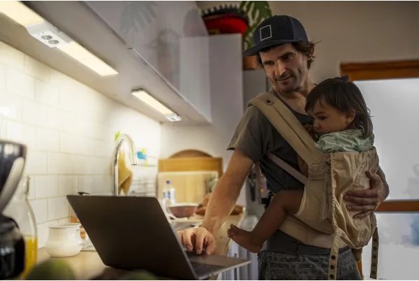 Osram - Lampada sottopensile LED dimmerabile con prese integrate UNDERCABINET LED/10W/230V bianca