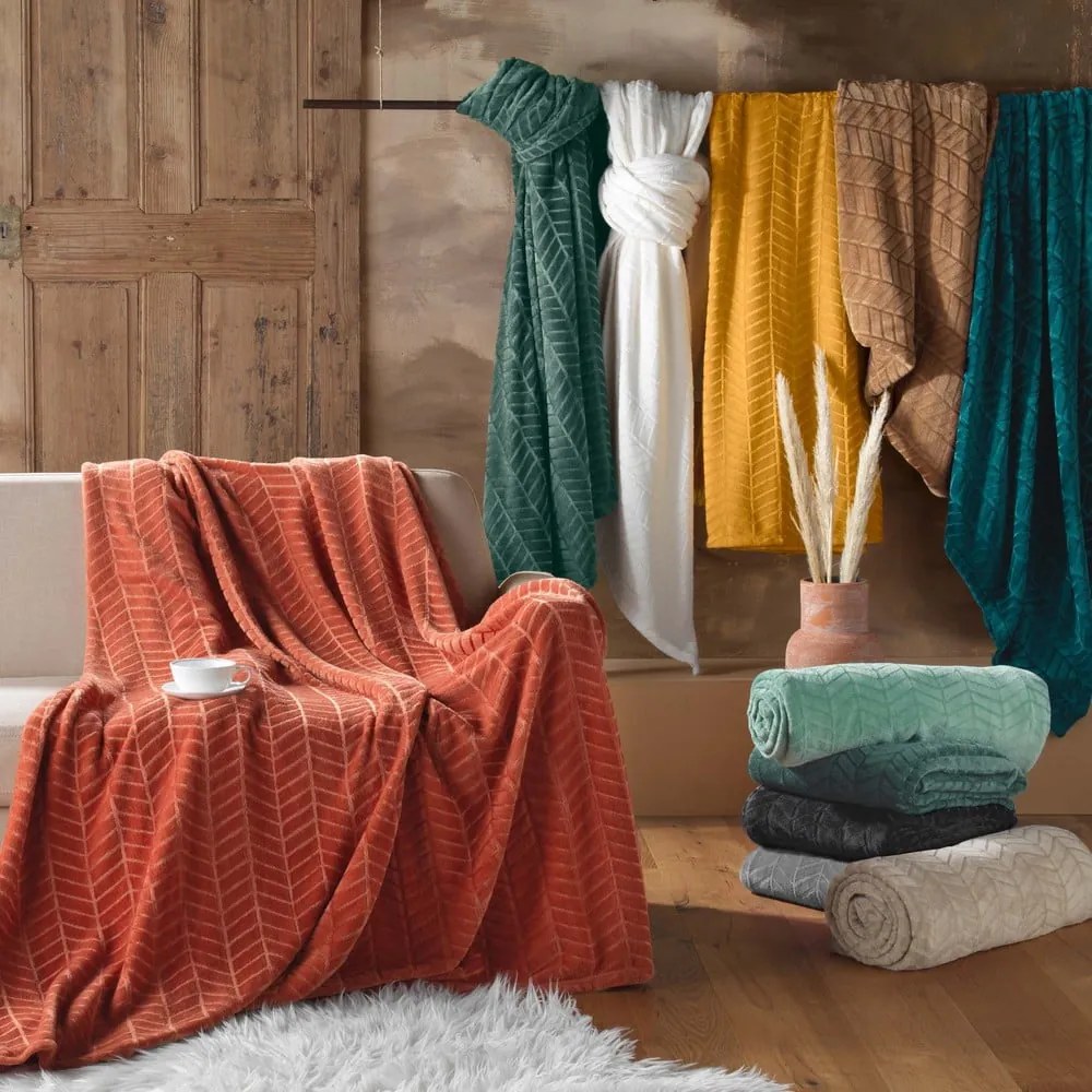 Copriletto verde chiaro in microflanella 180x220 cm Arya – douceur d'intérieur