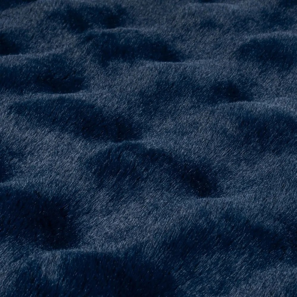 Tappeto in pelliccia sintetica blu scuro 80x150 cm Waffle Faux Fur - Flair Rugs