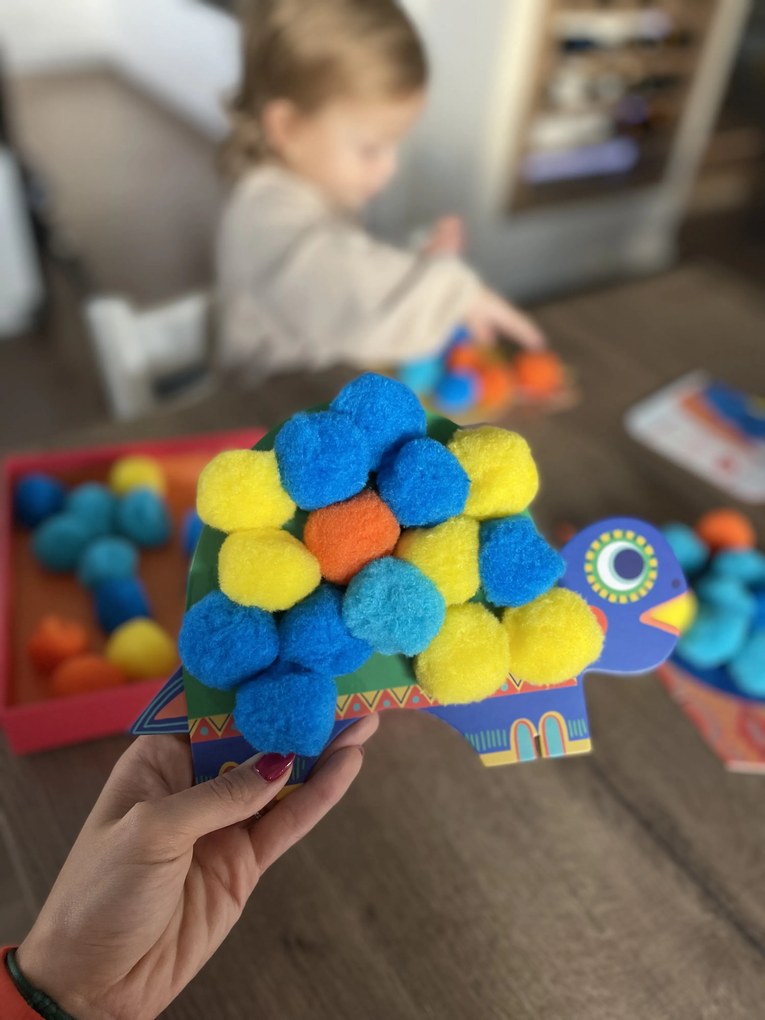 Gioco d'arte - collage di grandi pompon