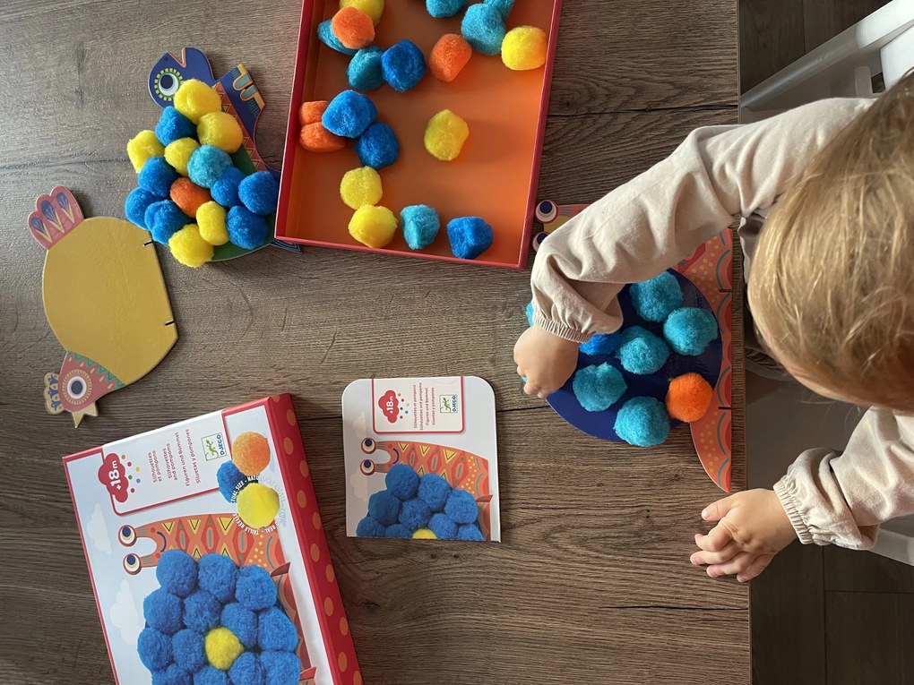 Gioco d'arte - collage di grandi pompon