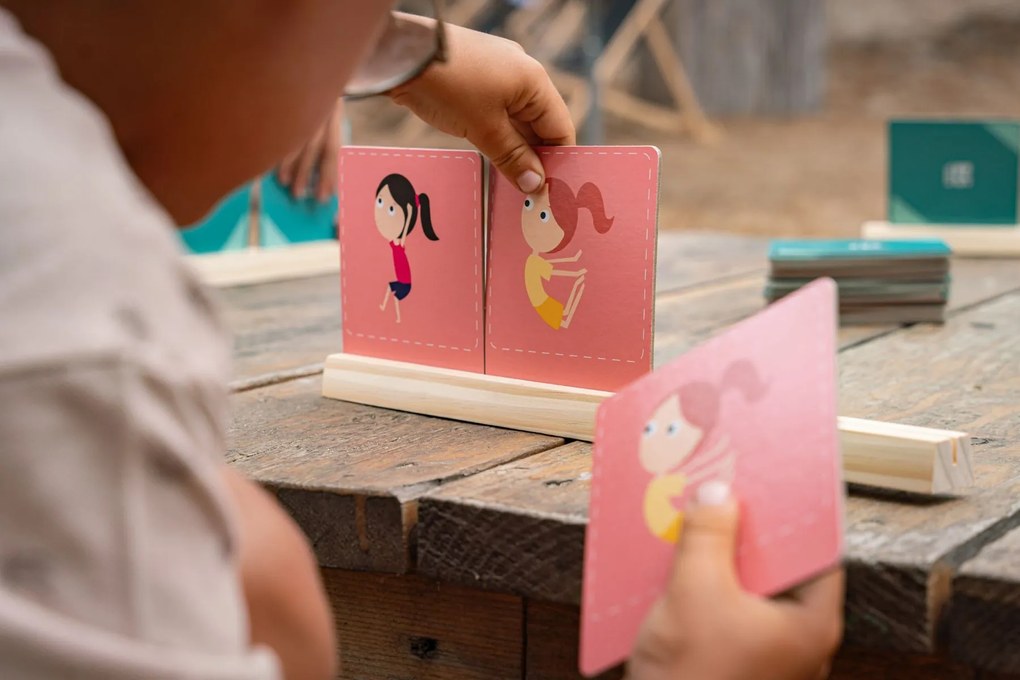 Gioco di pose e coppie