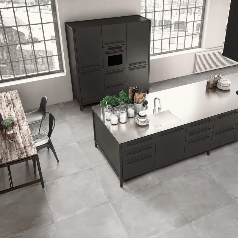 Piastrella da pavimento e rivestimento interno 81 x 81 cm Sp. 9.5 mm rettificato Station in gres porcellanato grigio chiaro opaco traffico intenso (pei 4/5) R10 1.97 mq
