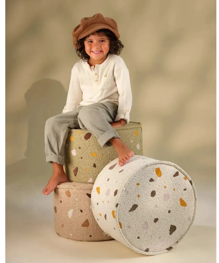 Pouf per bambini marrone chiaro con rivestimento in bouclé e ciniglia Terrazzo – Wigiwama