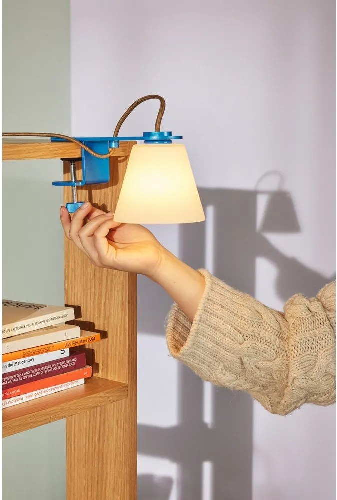 Lampada da tavolo blu con paralume in vetro (altezza 23 cm) Lure - Hübsch