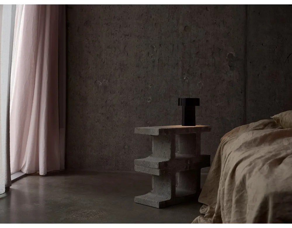 Lampada da tavolo LED nera in plastica (altezza totale 18 cm) Oblong – Zone