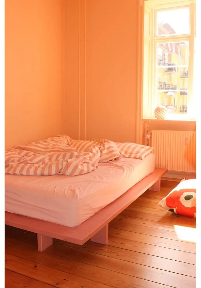 Letto matrimoniale rosa chiaro in legno di pino con griglia 140x200 cm Japan - Karup Design