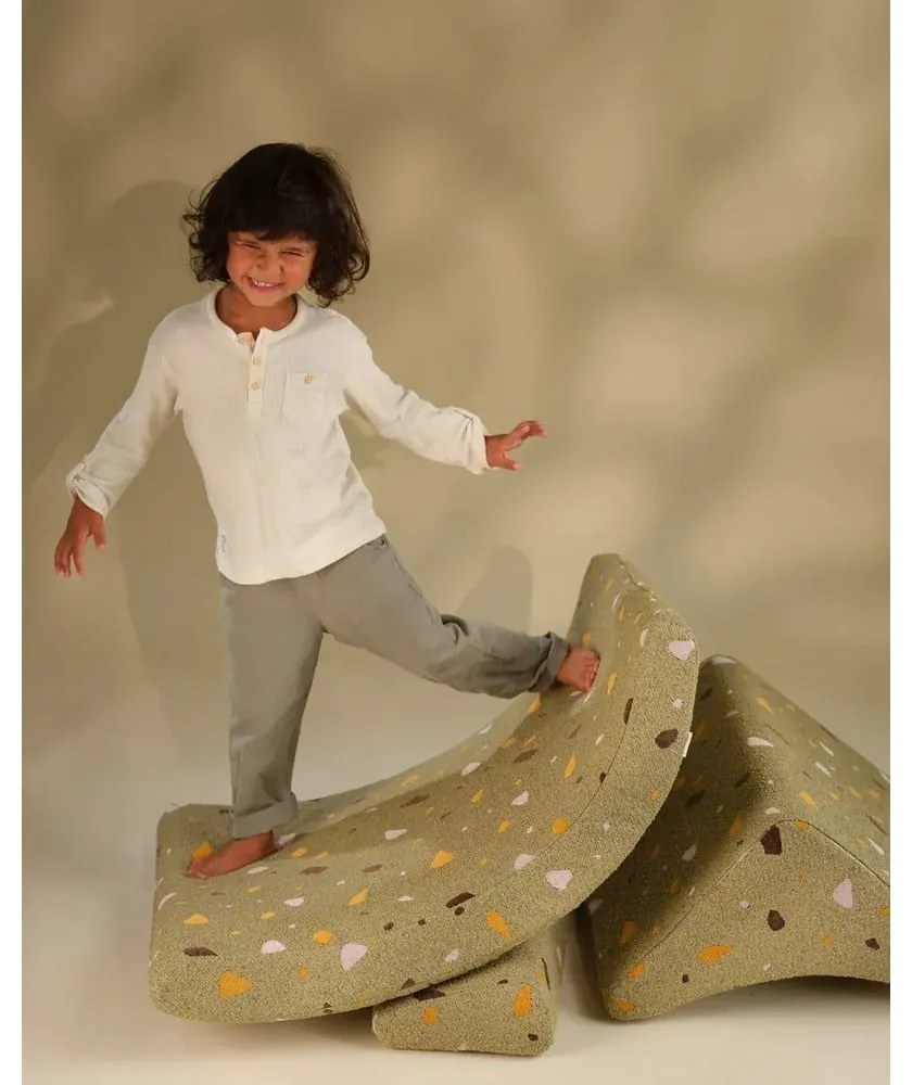 Poltrona per bambini verde con rivestimento in bouclé e ciniglia Terrazzo Moon – Wigiwama