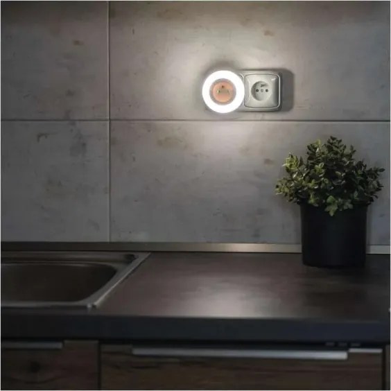 Luce notturna LED con sensore e presa LED/0,3W/230V