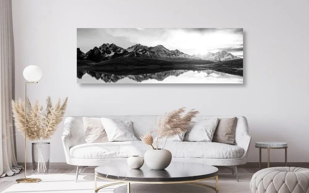Stampa su tela – Splendido tramonto sulle montagne in bianco e nero