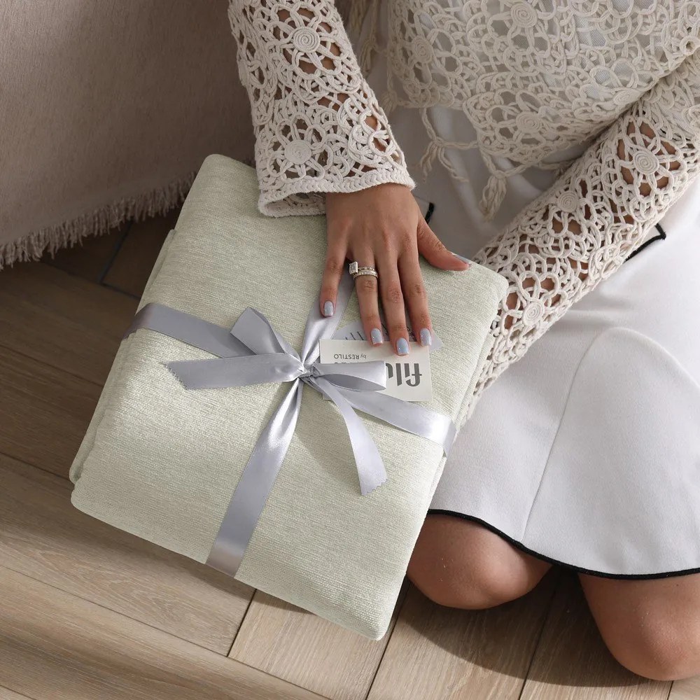 Copriletto color crema in ciniglia 220x240 cm Talo – Filumi