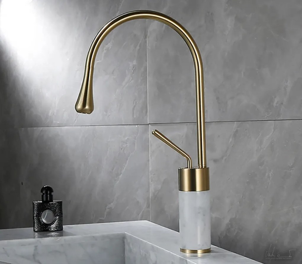 Miscelatore per lavabo EYN BF0954 da piano in ottone con bocca girevole, in più finiture tra cui oro — Oro spazzolato - marmo bianco — 41 cm