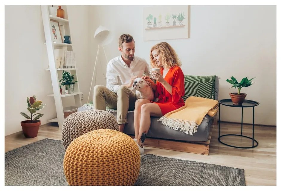 Poggiapiedi giallo con rivestimento in lavorato a maglia Jagger – Bonami Essentials