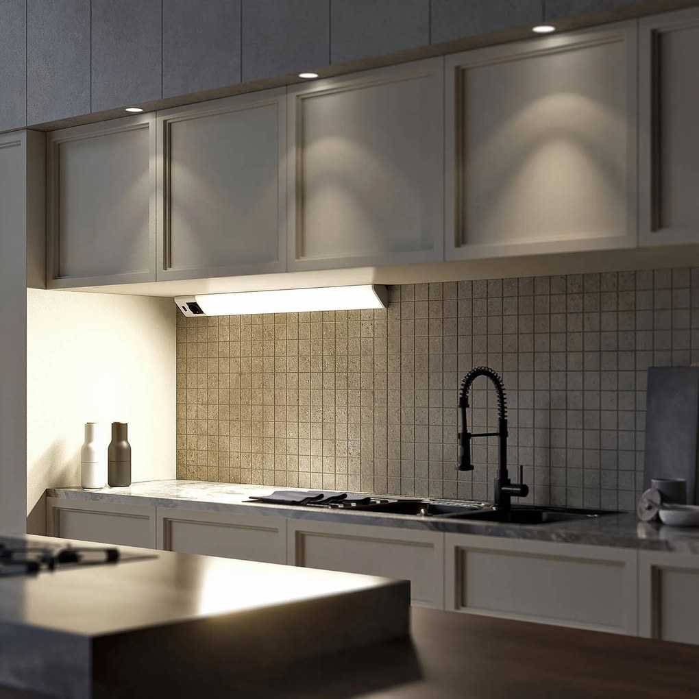 Lindby Eray lampada LED da mobili con presa, 83cm