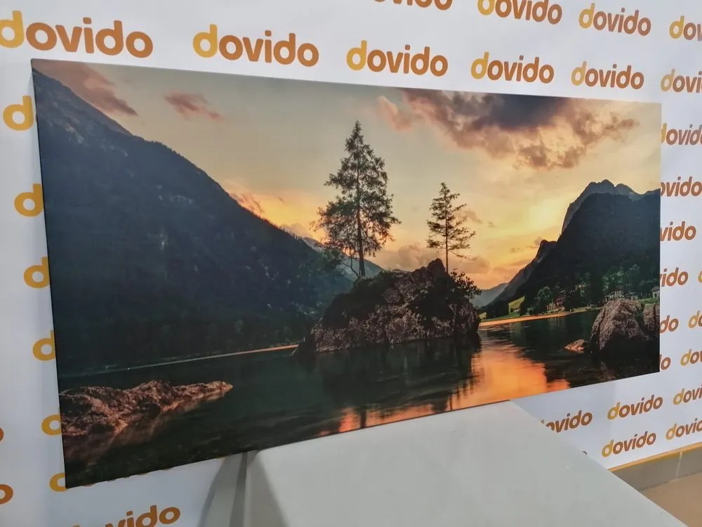 Quadro su tela – Paesaggio montano sul lago